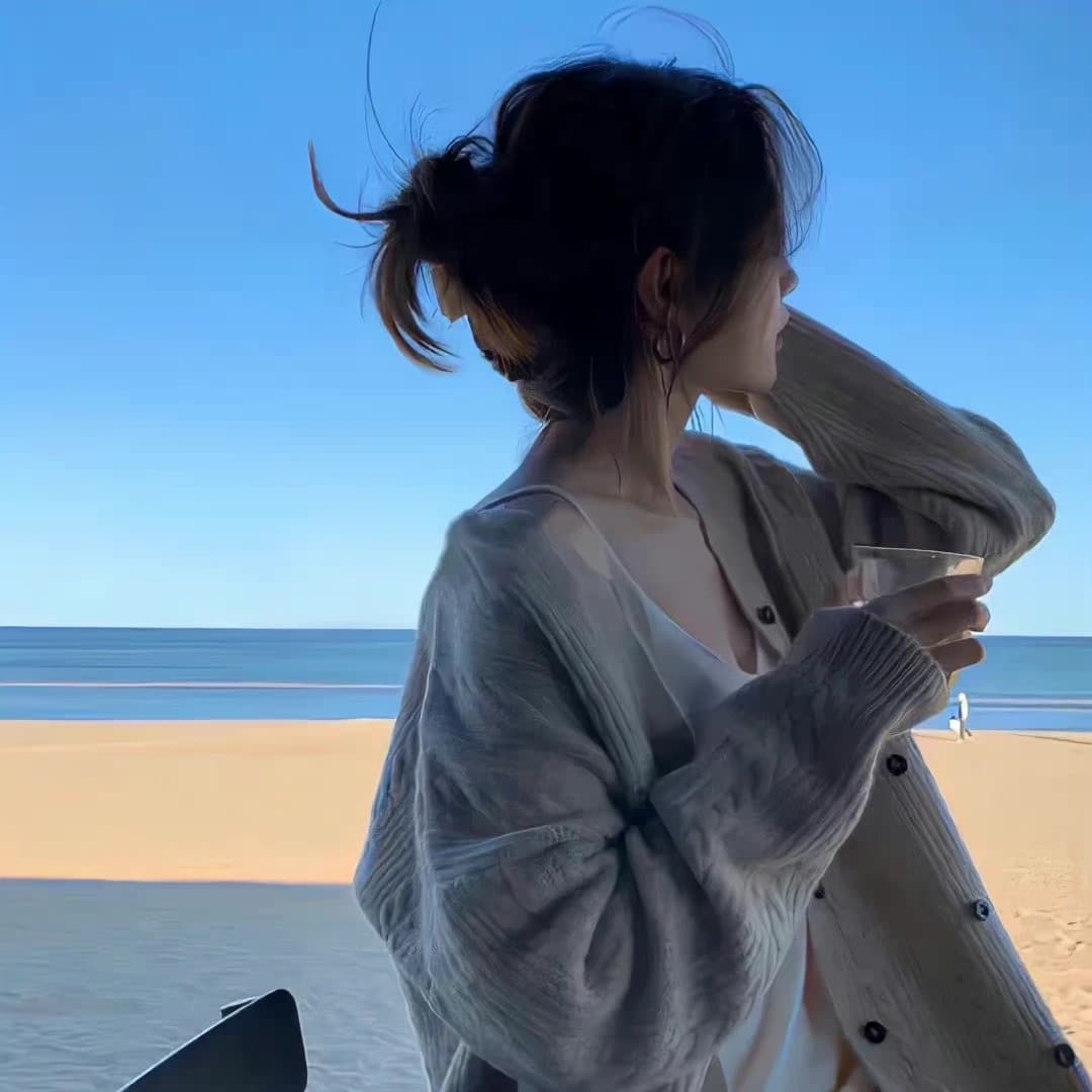 蓝色背景图片唯美人物,蓝天大海女孩唯美图片_10
