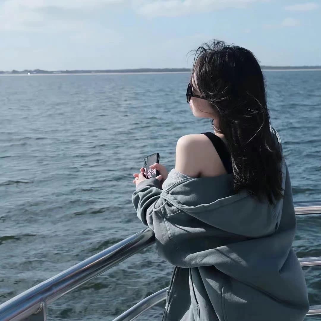 蓝色背景图片唯美人物,蓝天大海女孩唯美图片_9