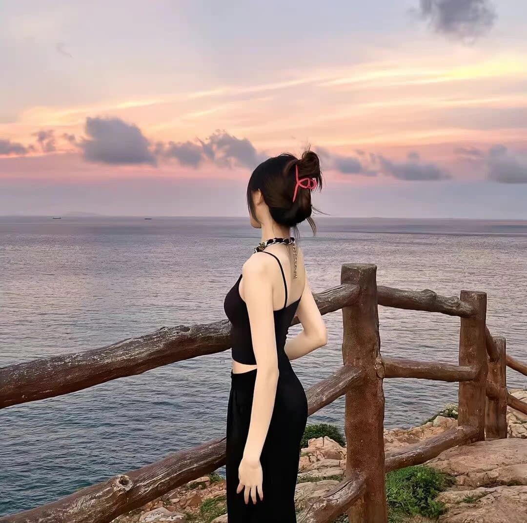 蓝色背景图片唯美人物,蓝天大海女孩唯美图片_8
