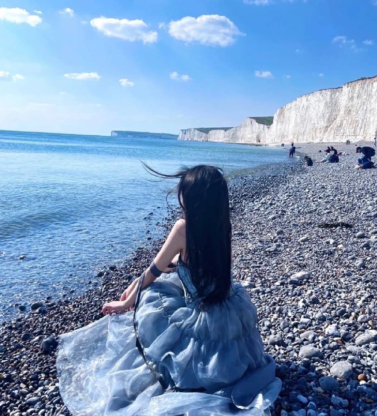 蓝色背景图片唯美人物,蓝天大海女孩唯美图片_6