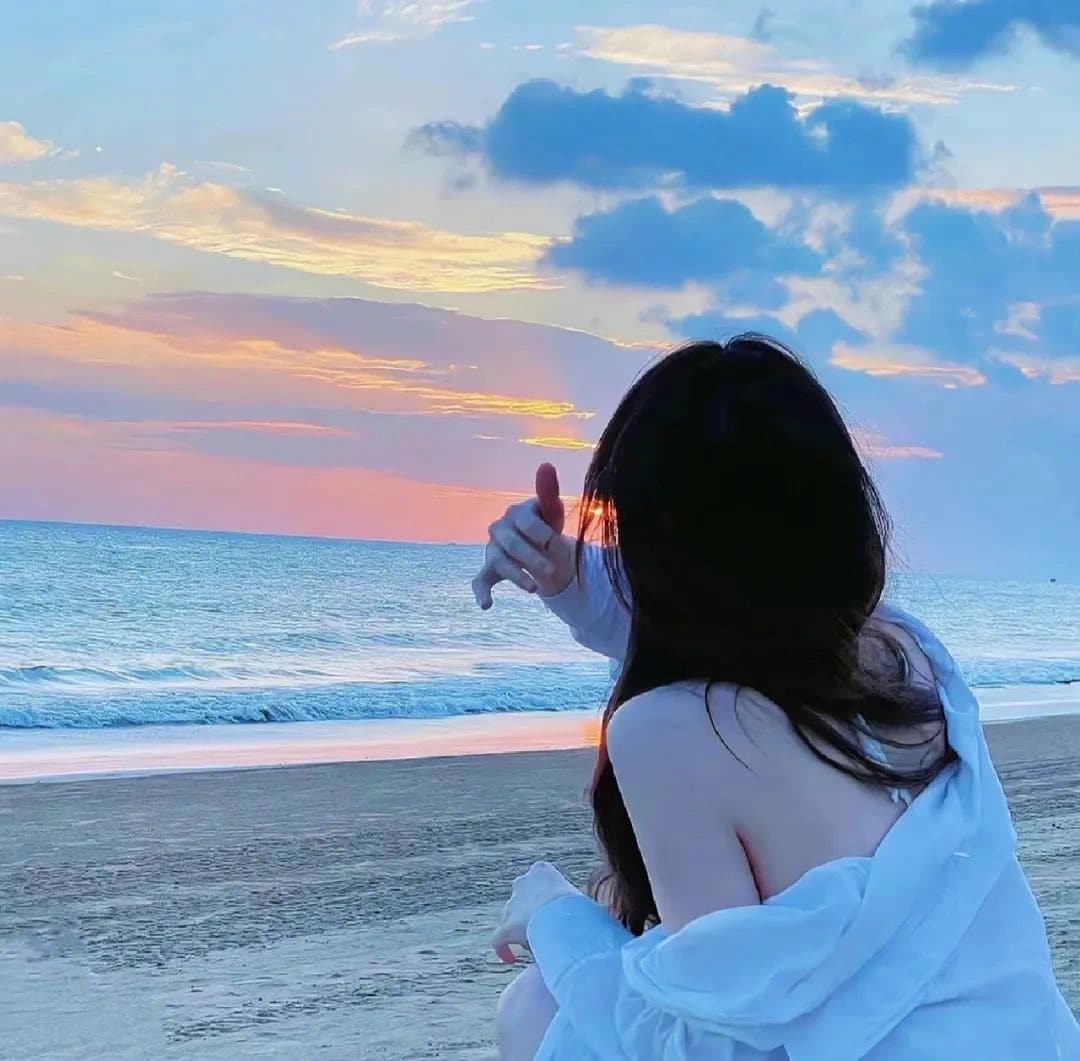 蓝色背景图片唯美人物,蓝天大海女孩唯美图片_2