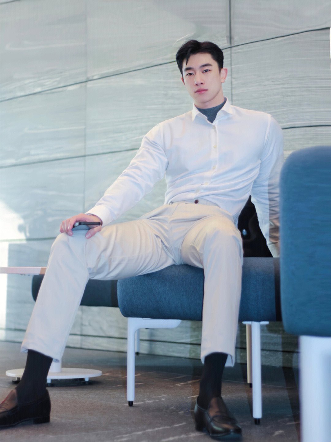 西服裤子支起了帐篷图片，拉开高高撑起的西裤帅哥_2