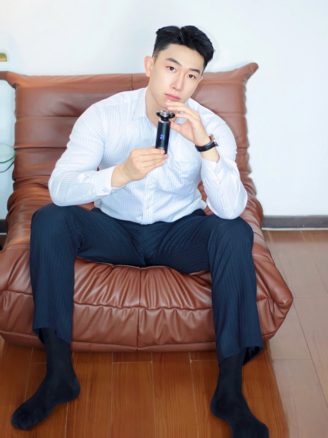 西服裤子支起了帐篷图片，拉开高高撑起的西裤帅哥_3