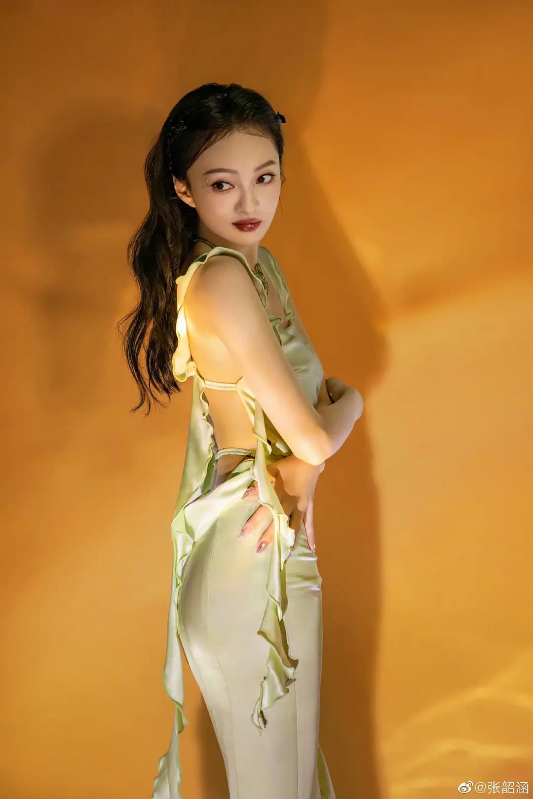 张韶涵赵露思撞衫图片对比_2