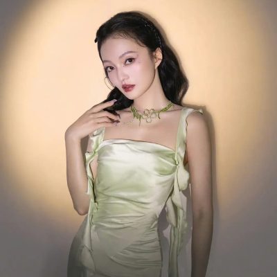 张韶涵赵露思撞衫图片对比