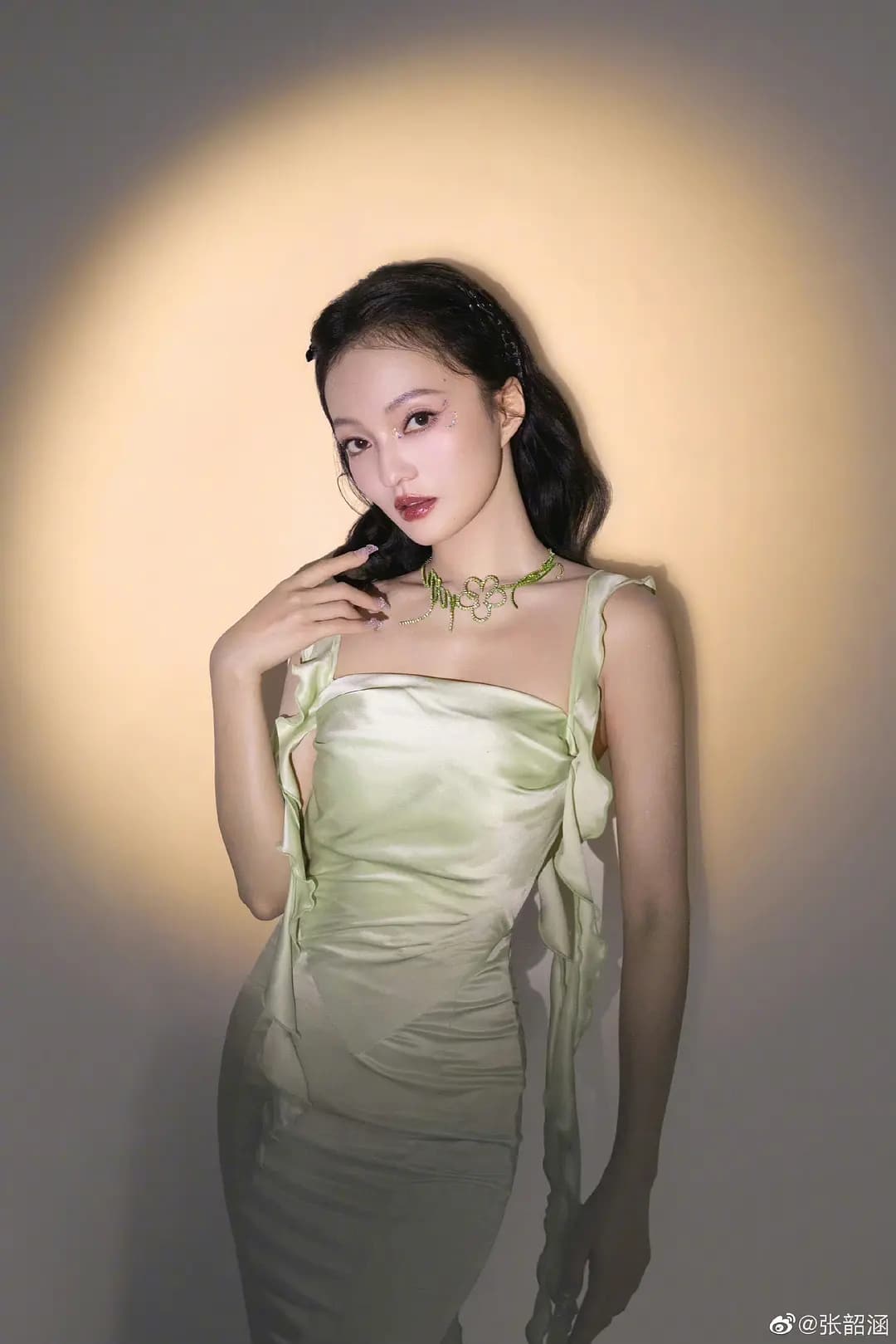 张韶涵赵露思撞衫图片对比_4