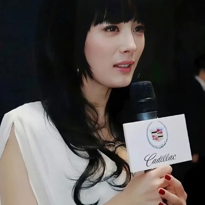 杨幂老照片早期当凯迪拉克车模图片