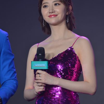 景甜参加活动生图 脸部有些发福 法令纹深