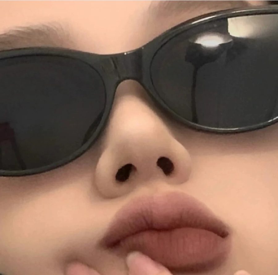 戴墨镜女生头像霸气范超拽高级感_6