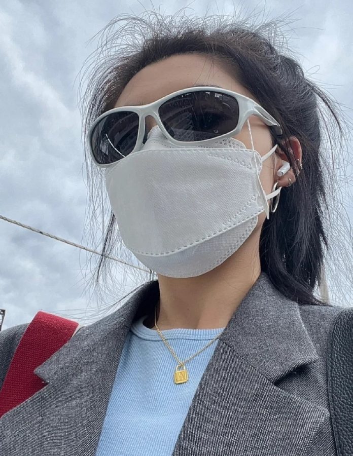戴墨镜女生头像霸气范超拽高级感_8