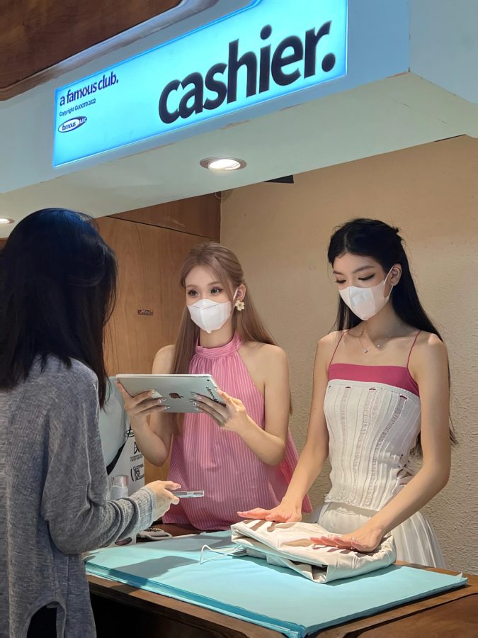 A Famous Club是什么神仙店铺，超漂亮的美女店员图片_2