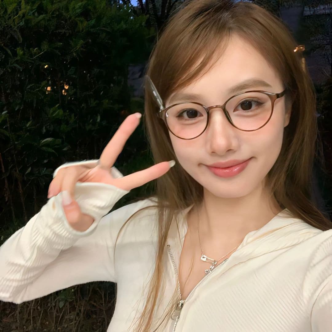 高颜值女生头像真人露脸,让男生一眼就心动的头像_23