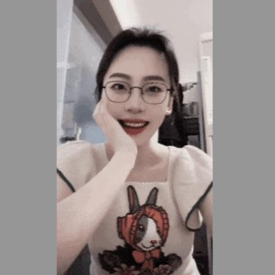 美女小姐姐胸前小兔兔gif动态图