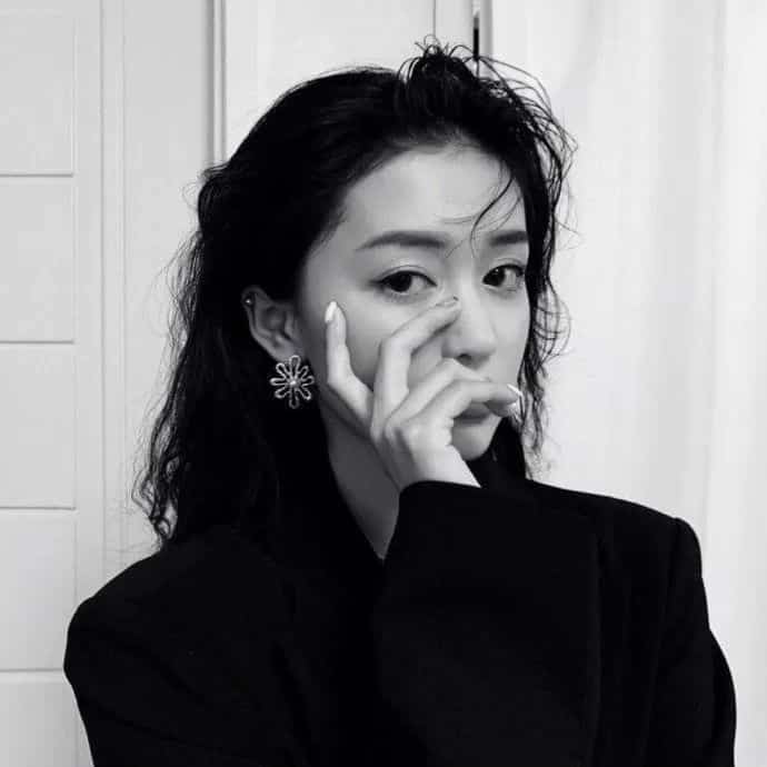 网络气质女神高颜值女生真人露脸黑白头像_6