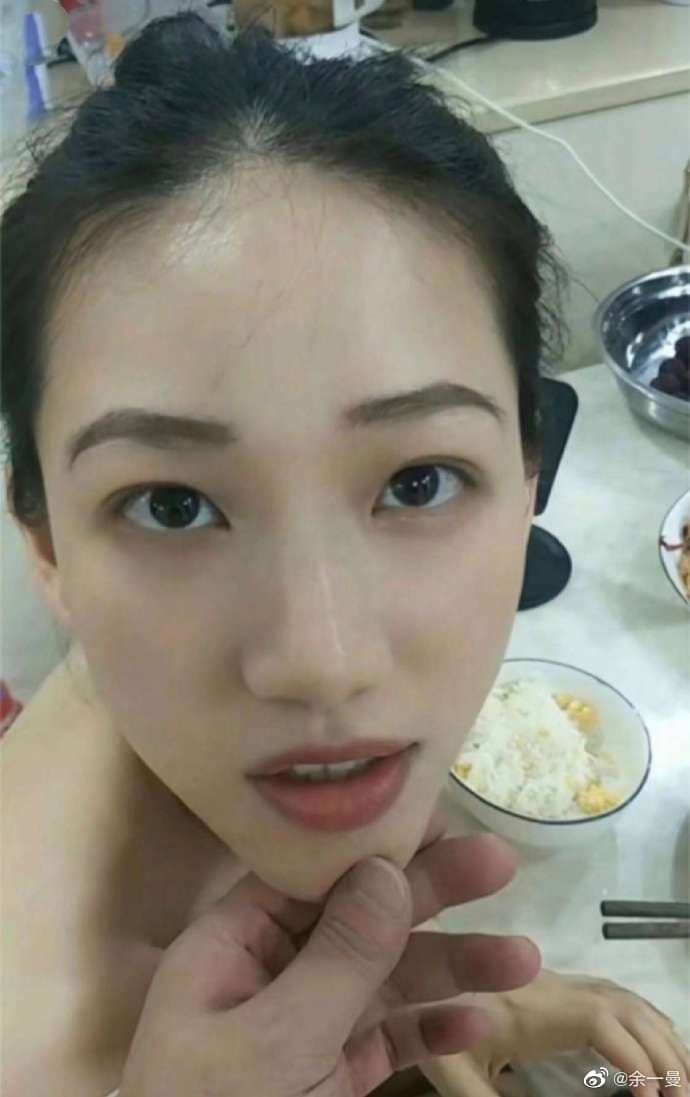女朋友又懒又不好看还和她在一起吗？_1