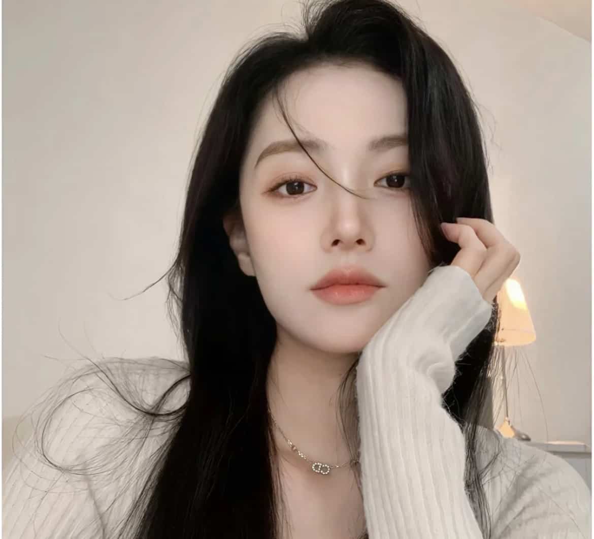 真人温柔御姐风纯欲女生真实照片头像_1