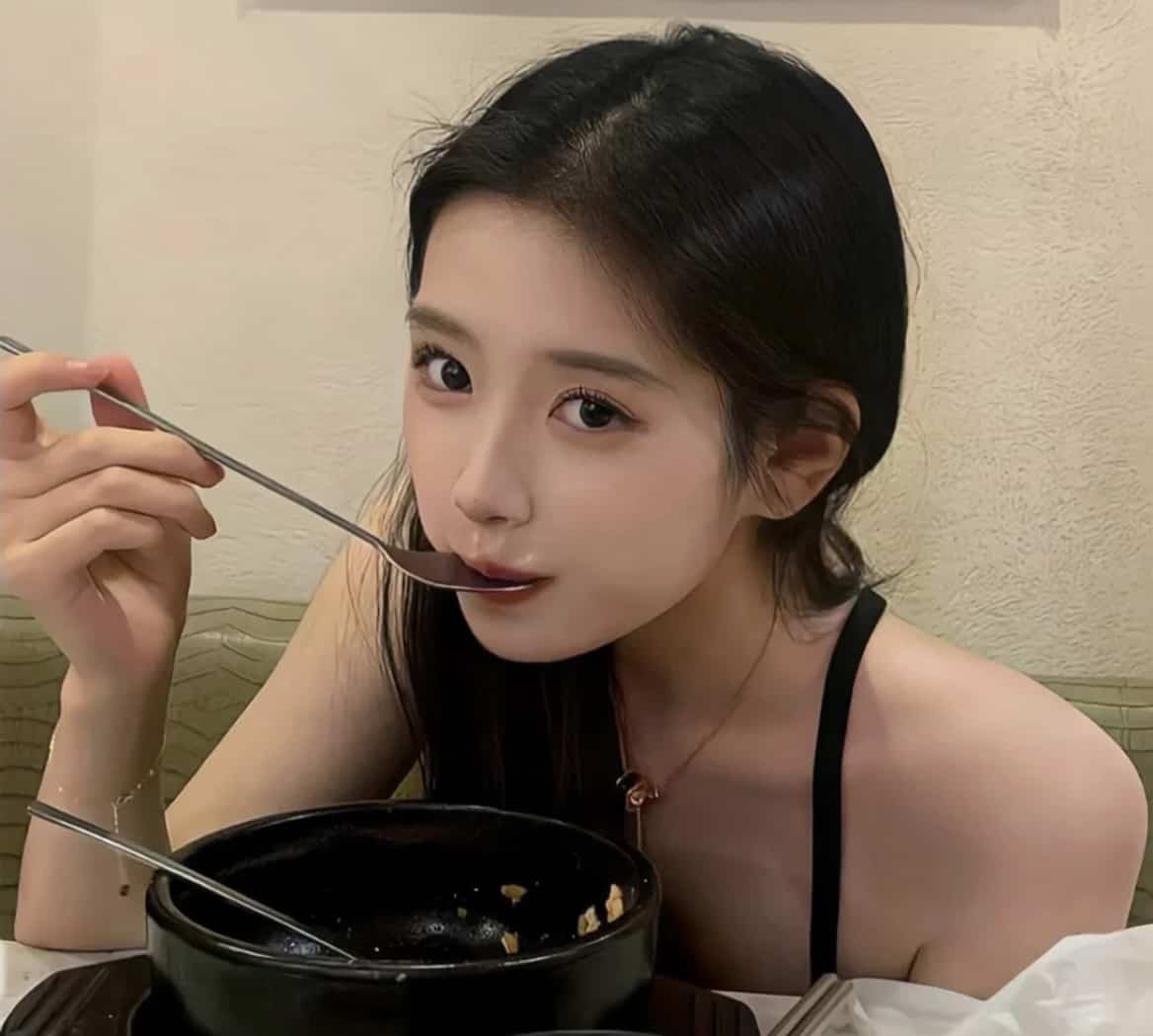 真人温柔御姐风纯欲女生真实照片头像_5