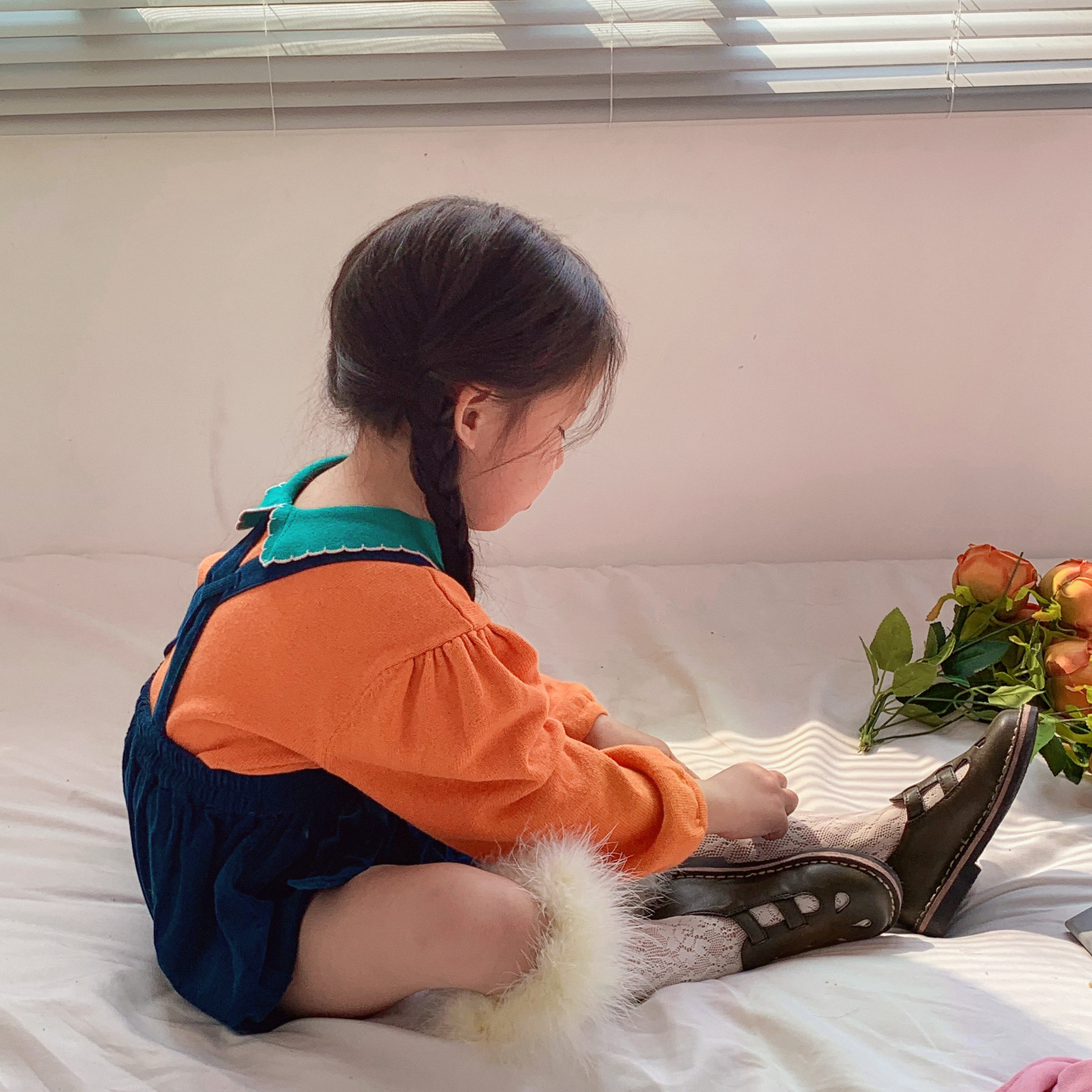 女孩手捧玫瑰花可爱女生头像 骗你生女儿系列_8