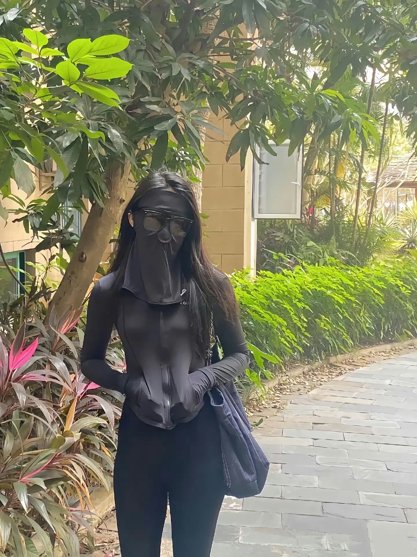 美女最强防晒衣就问你吓人不吓人， 美女防晒衣吓人图片_1