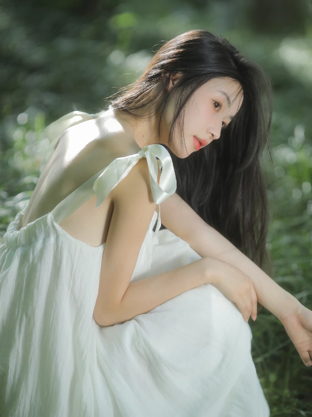 森系青春美女写真图片，白月光夏日小森林绿野仙踪写真！_1