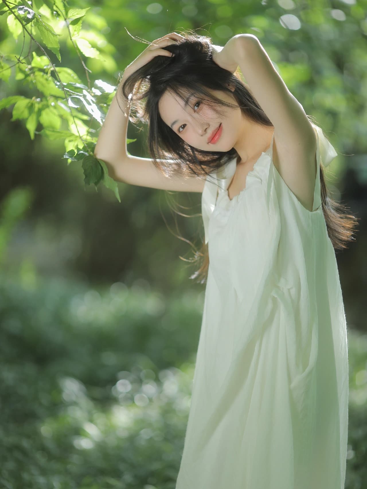 森系青春美女写真图片，白月光夏日小森林绿野仙踪写真！_2