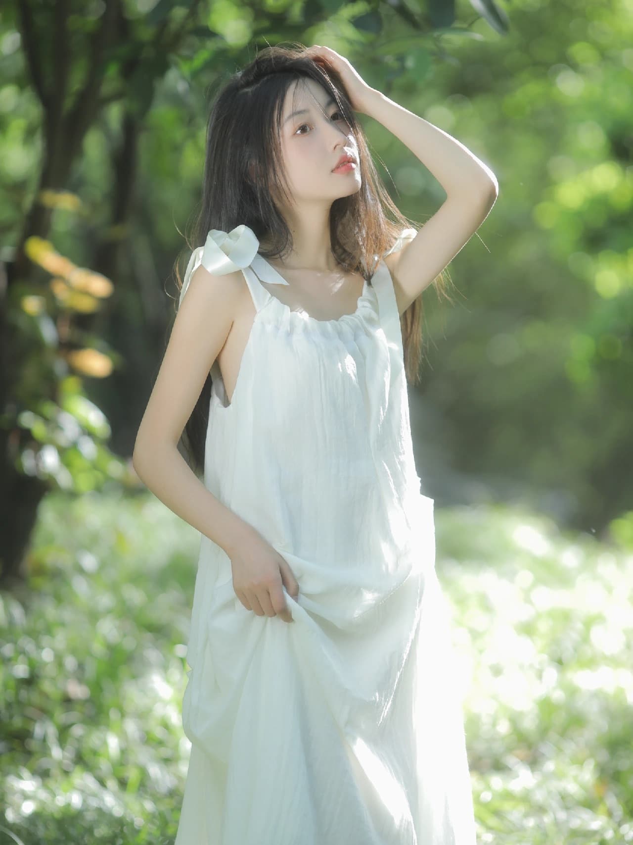 森系青春美女写真图片，白月光夏日小森林绿野仙踪写真！_3