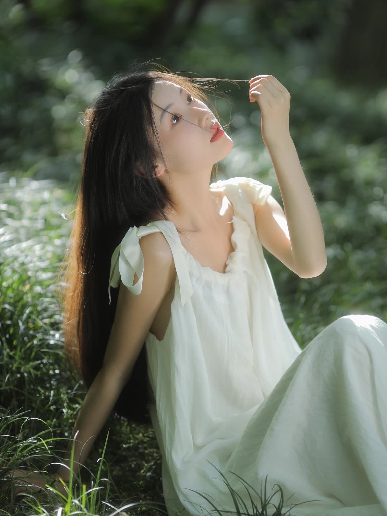 森系青春美女写真图片，白月光夏日小森林绿野仙踪写真！_7