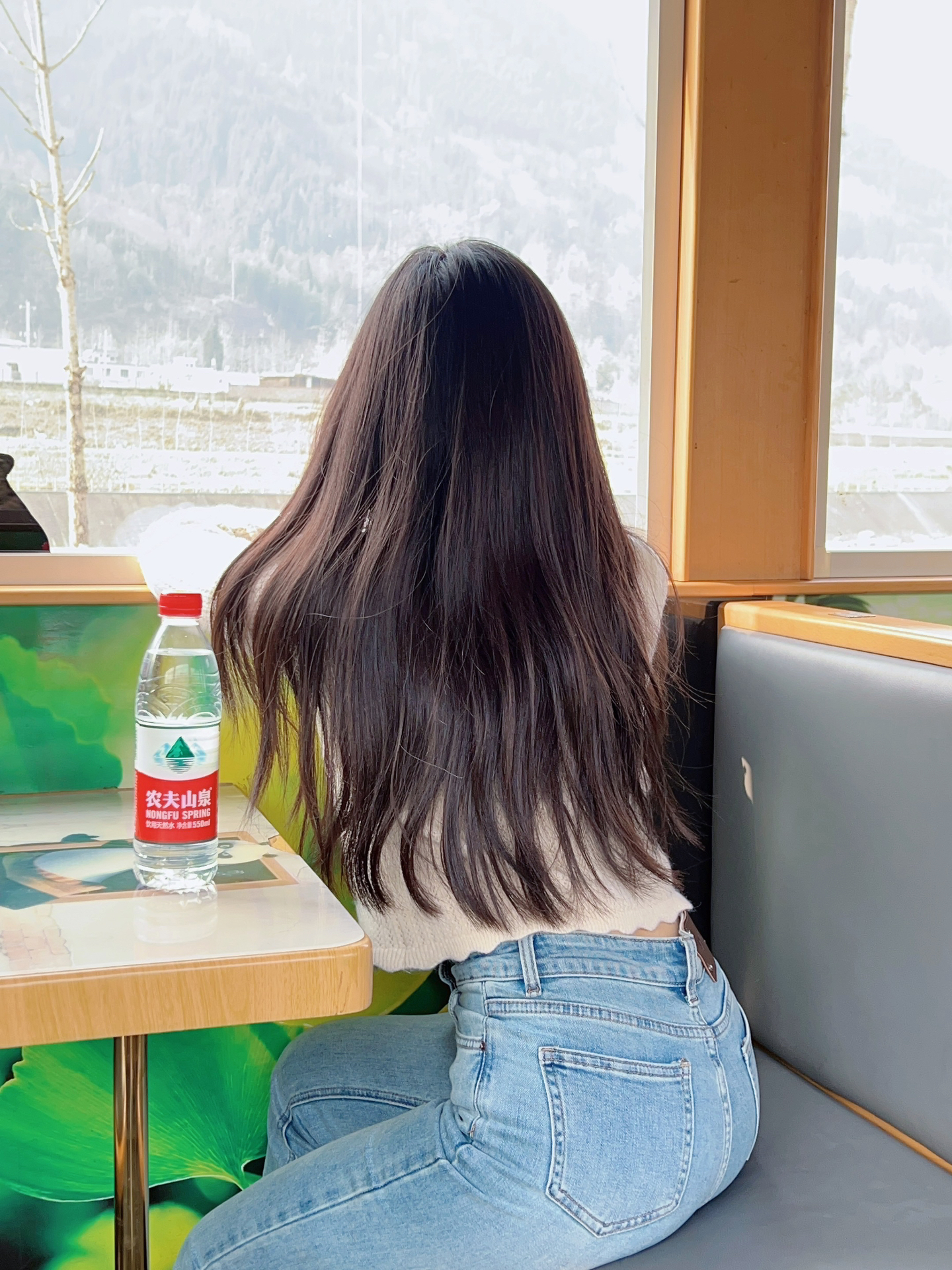 小清新女生黑色长直发 真人背影头像_9