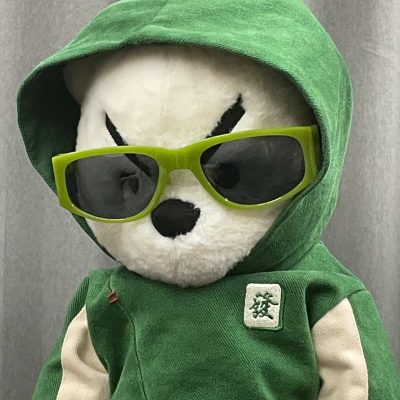 白色绿帽奋斗兔戴眼镜超酷男生头像