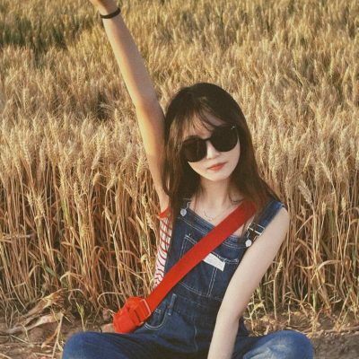 麦田女孩氛围感真人微信头像 丰收的麦田