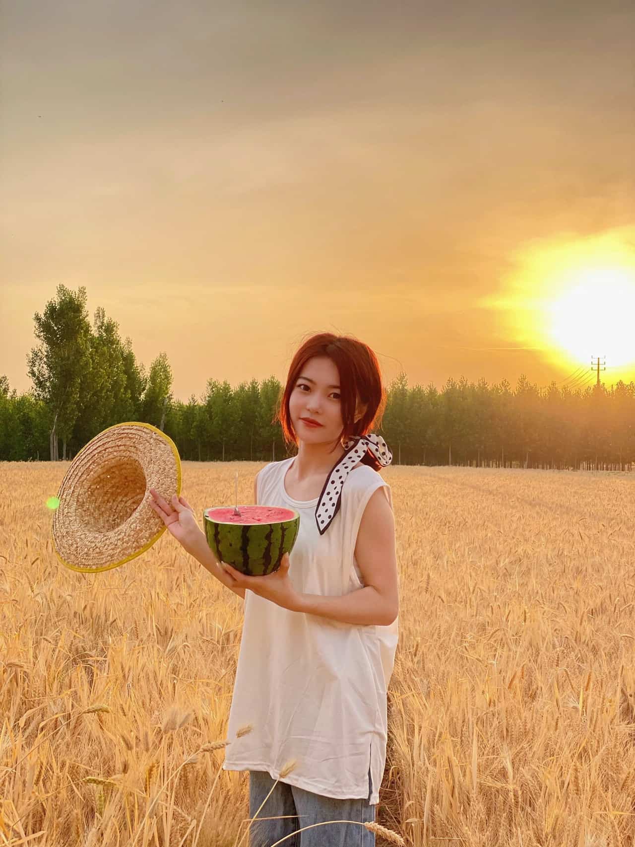 麦田女孩氛围感真人微信头像 丰收的麦田_8