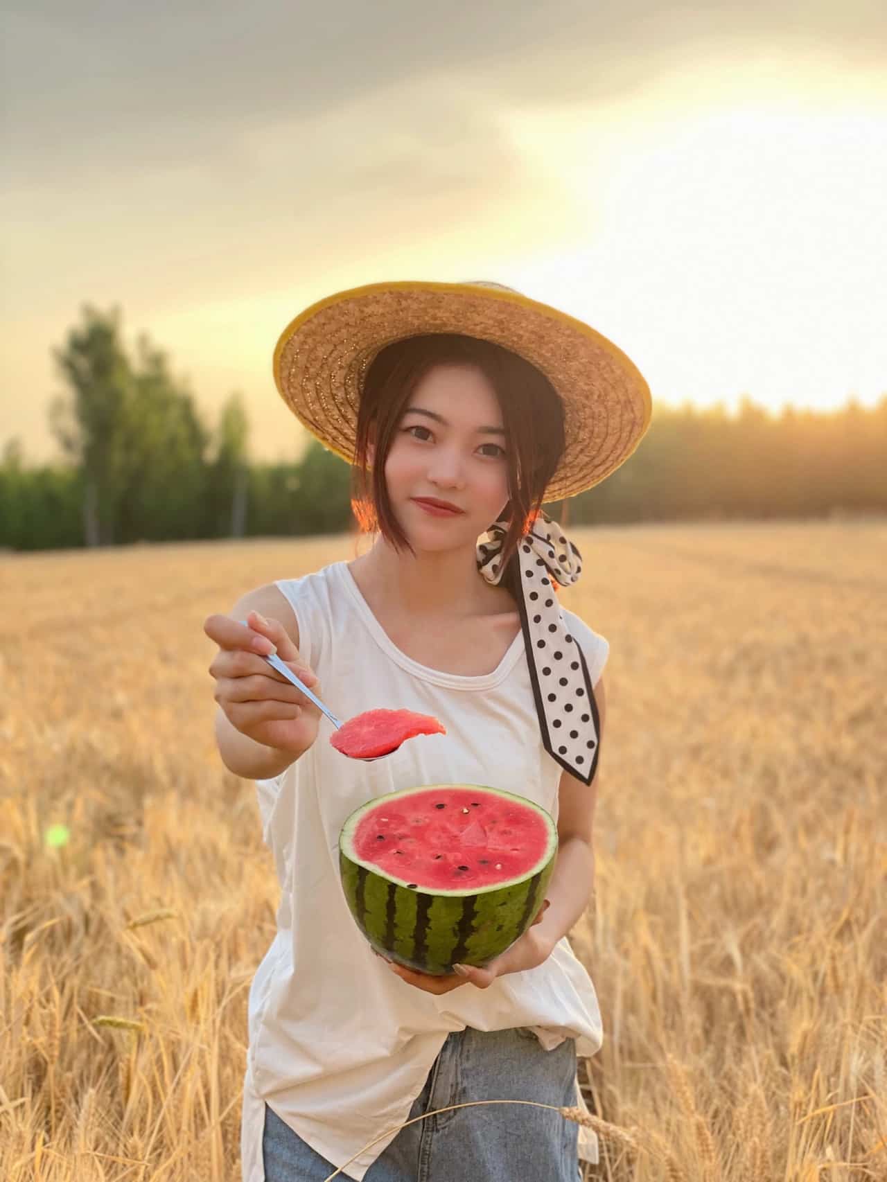 麦田女孩氛围感真人微信头像 丰收的麦田_12