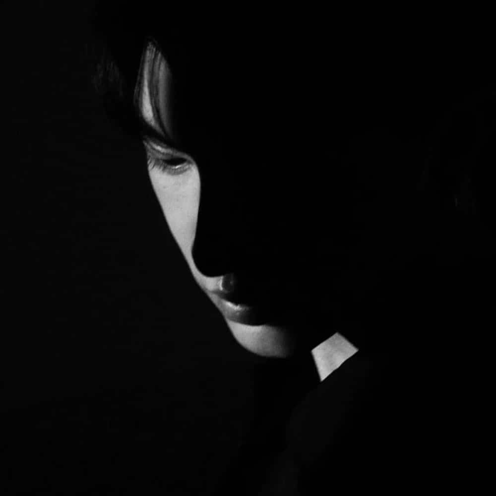 黑白色系高冷帅气男生真人头像 忧郁男神_6
