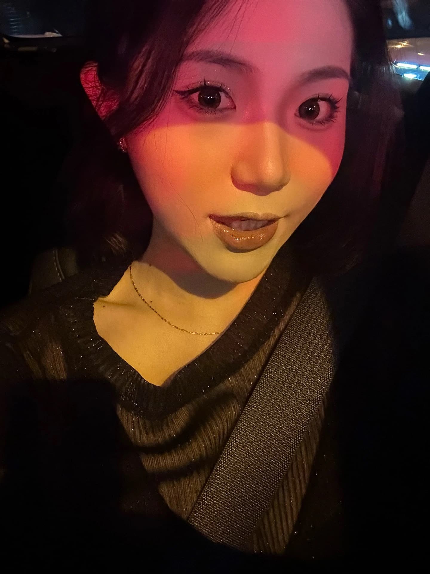 一脸桃花相的女人图片,水性杨花女人的五官面相_1