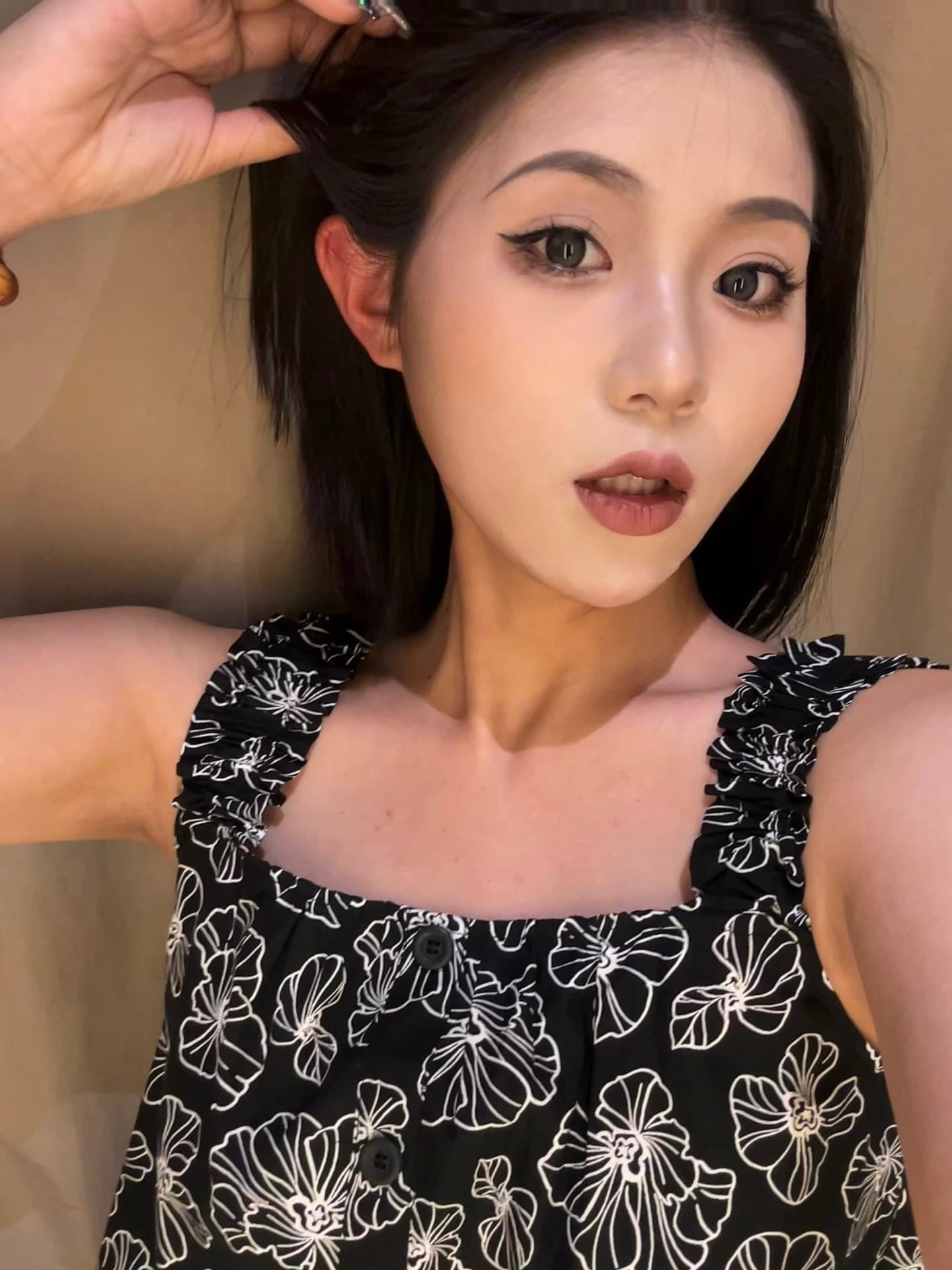 一脸桃花相的女人图片,水性杨花女人的五官面相_4