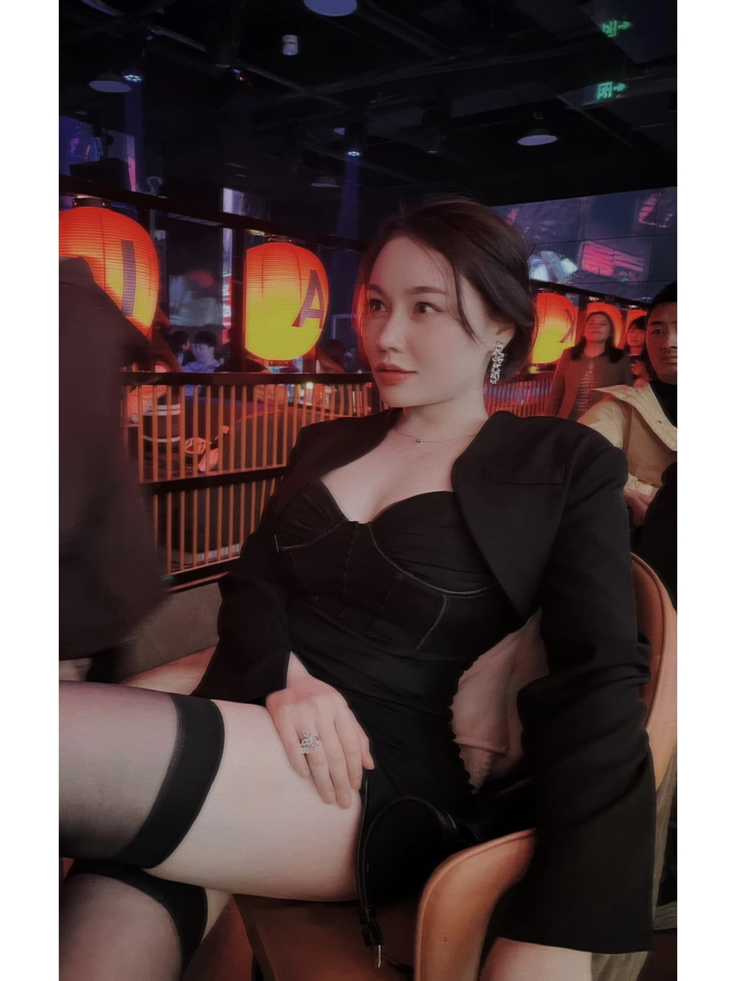 风尘味很重的女人面相特征图片_2