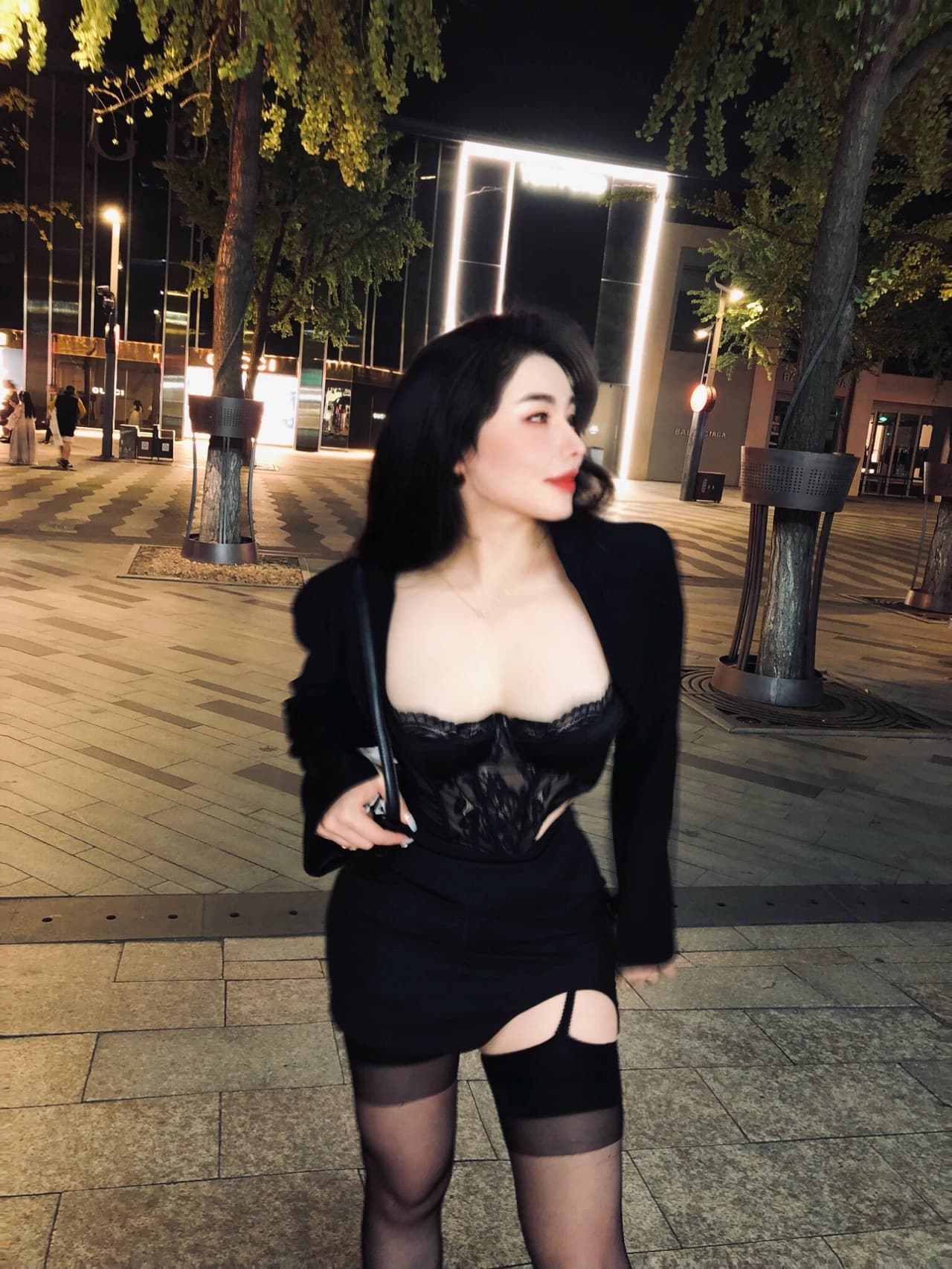 风尘味很重的女人面相特征图片_7