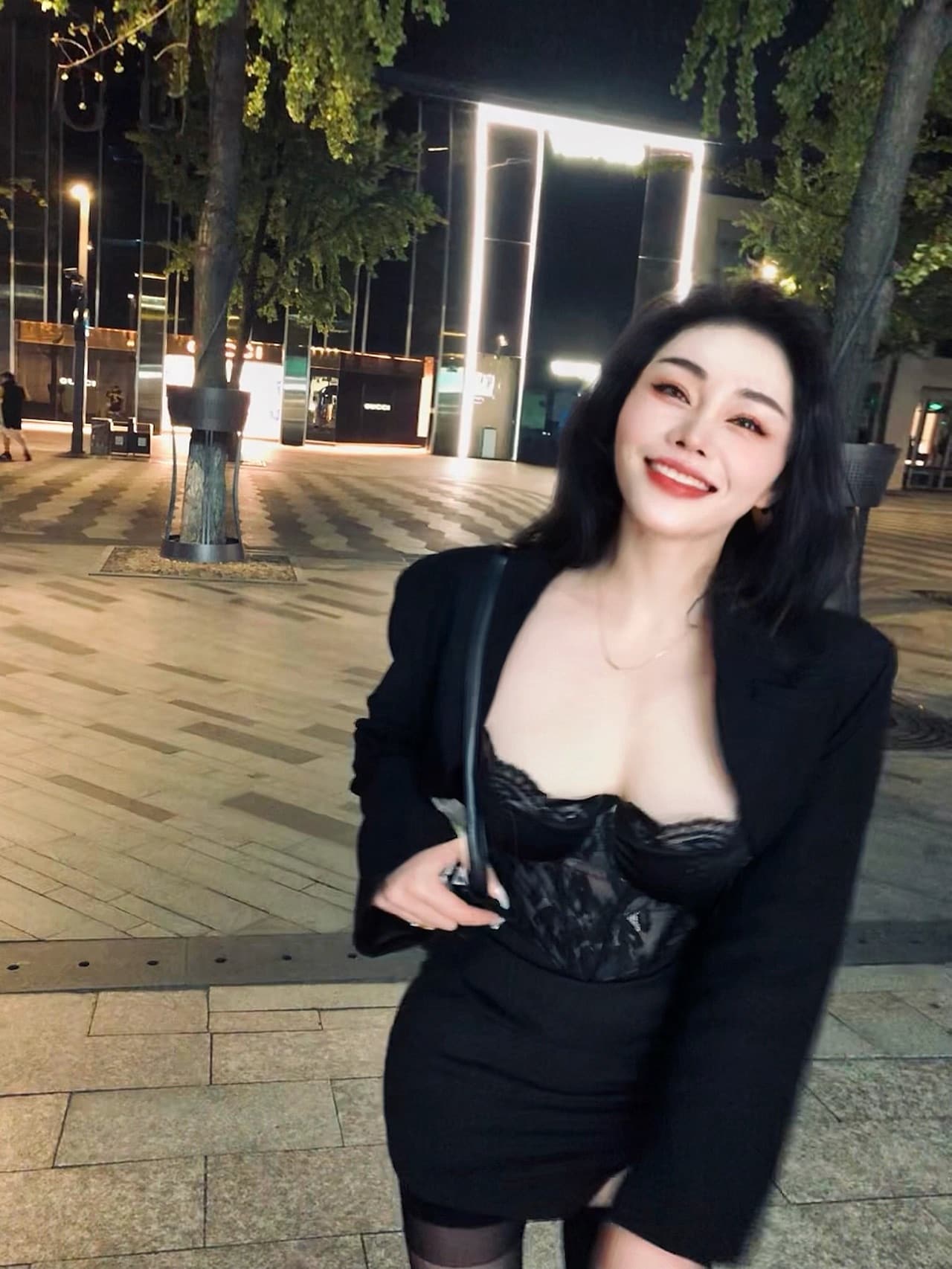 风尘味很重的女人面相特征图片_8