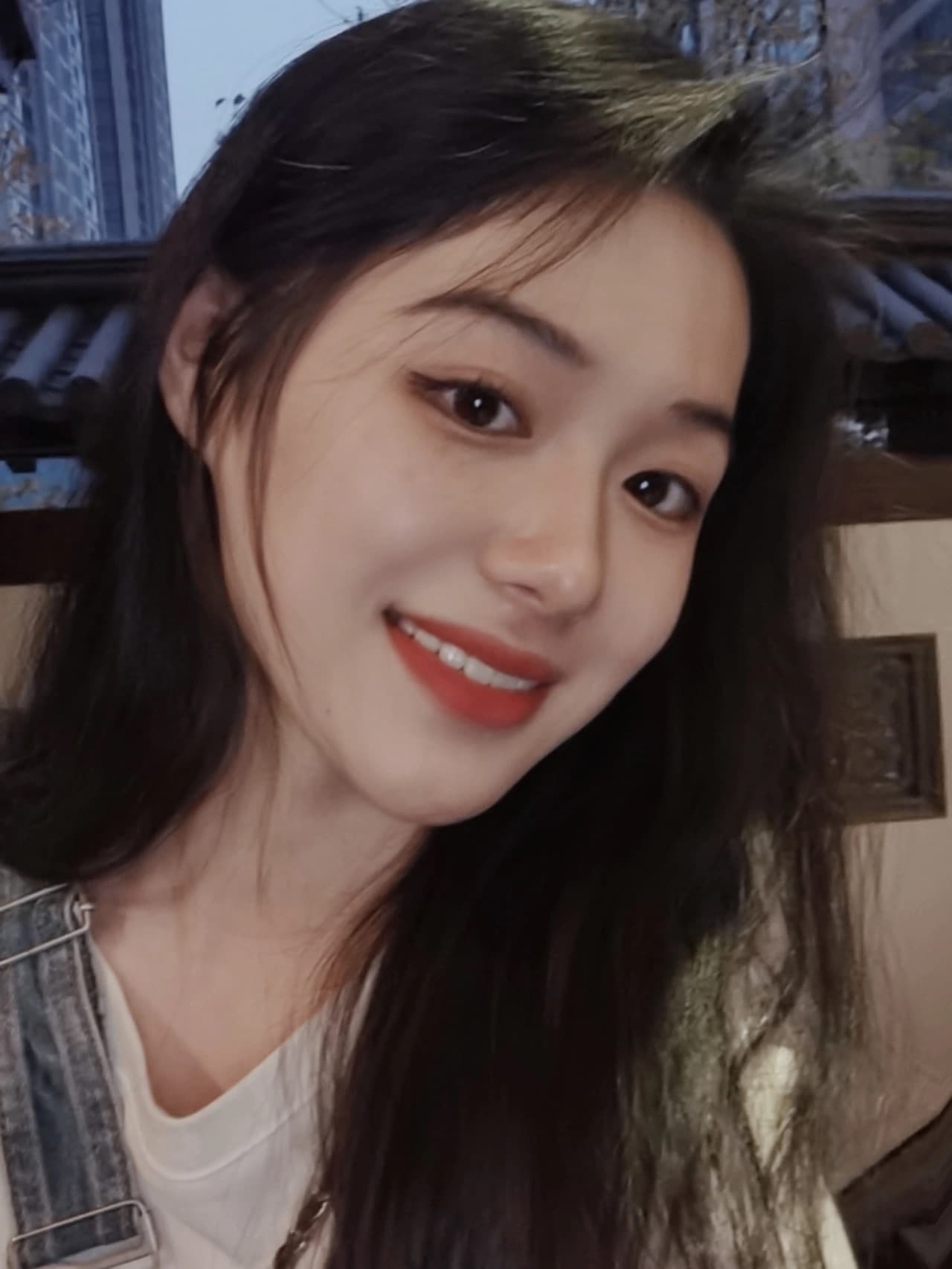 受异性宠爱的女人面相图片_1