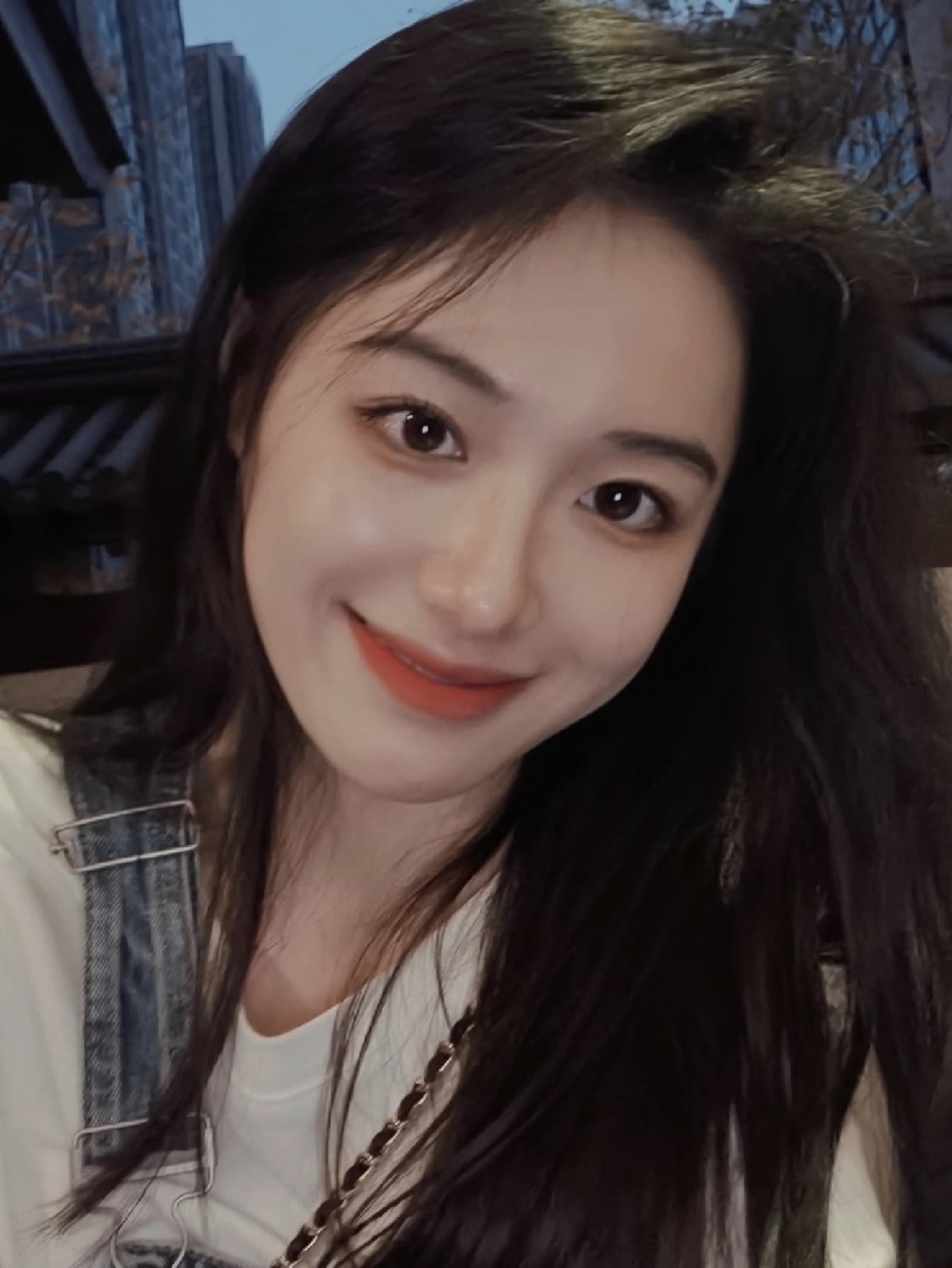 受异性宠爱的女人面相图片_8