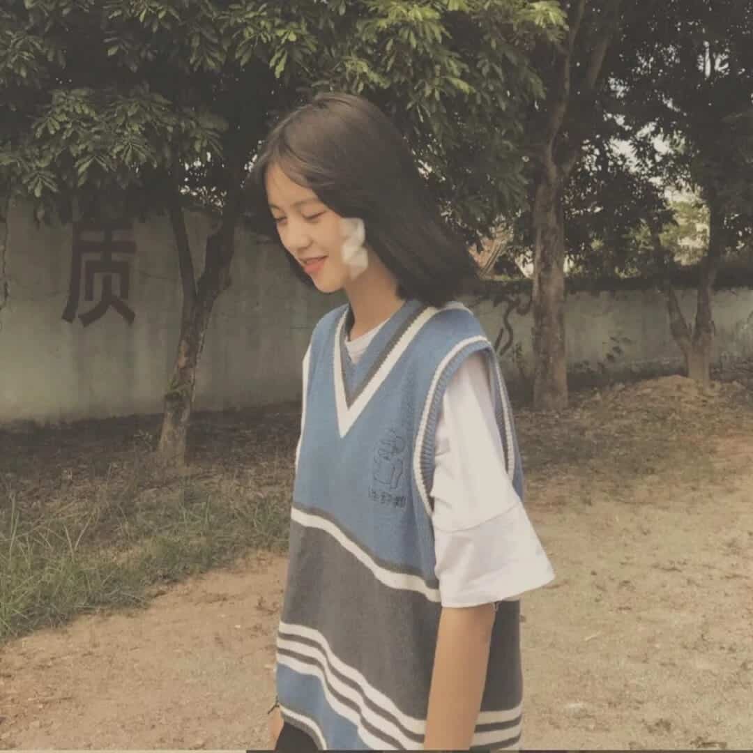 灰色系清冷感冷淡风森系女生头像_4
