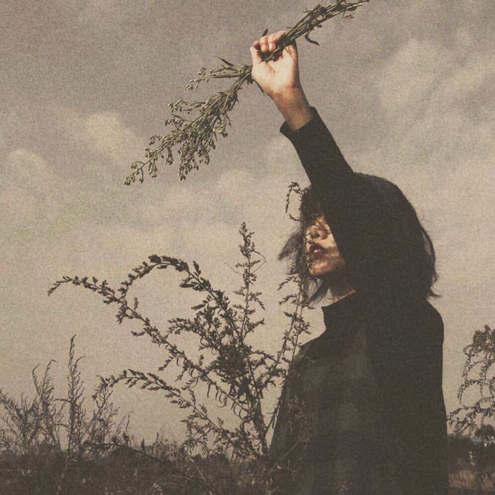 灰色系清冷感冷淡风森系女生头像_5
