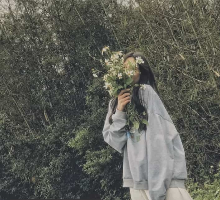 灰色系清冷感冷淡风森系女生头像_11