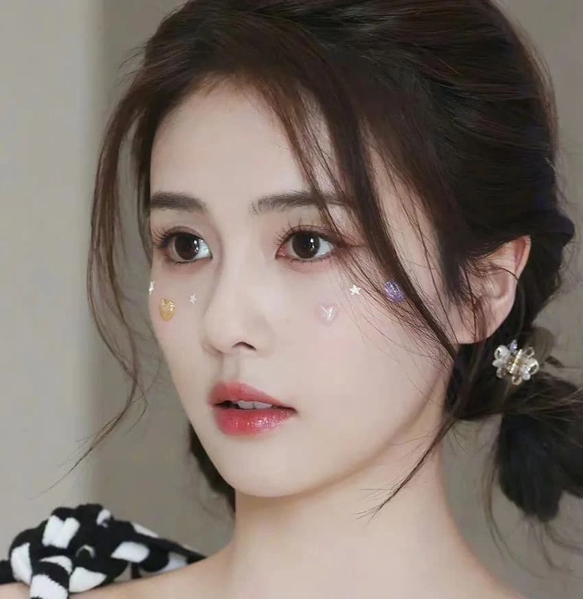 真人照片女生头像正脸照_4