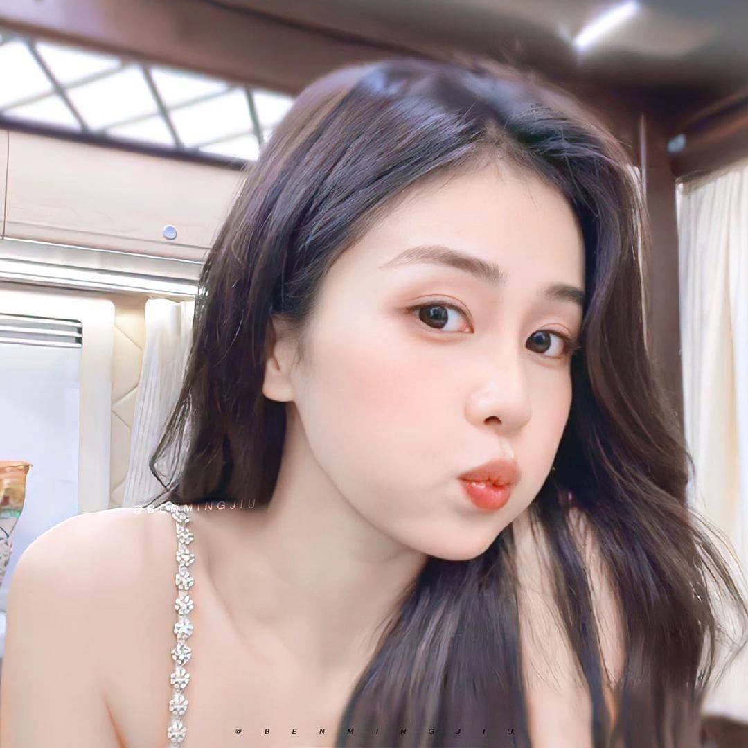 真人照片女生头像正脸照_2
