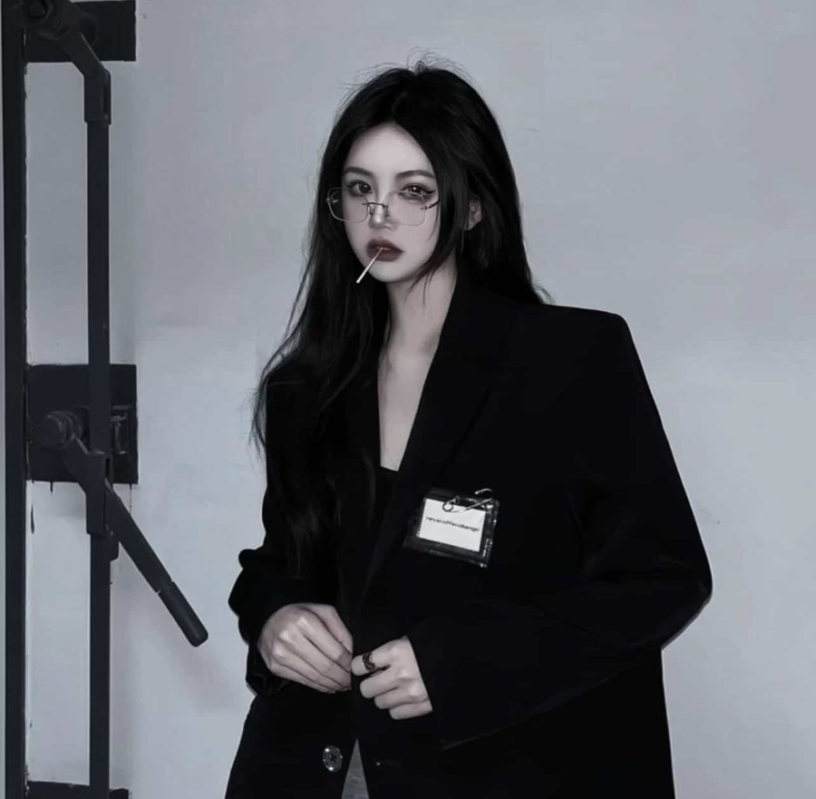 黑色系高冷个性酷拽女生微信头像_7