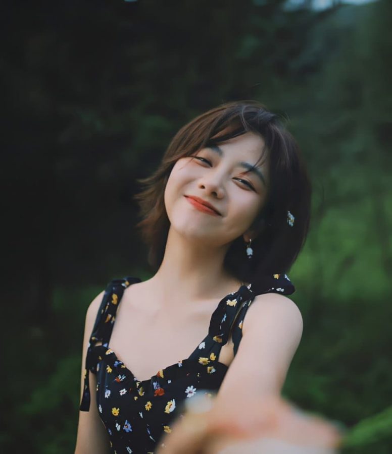 谭松韵碎花小黑裙森系写真图片_1
