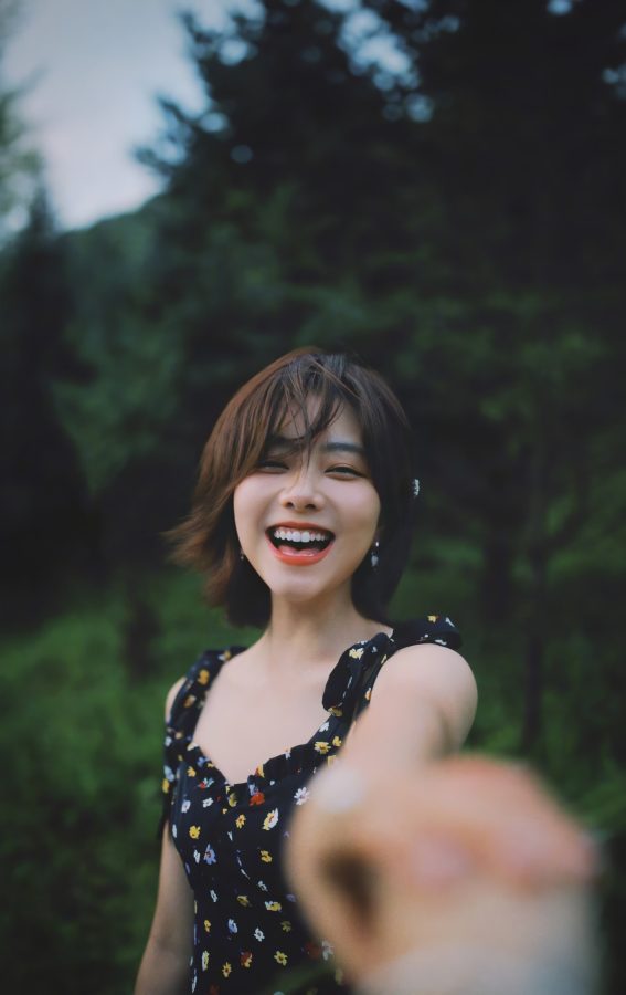 谭松韵碎花小黑裙森系写真图片_2