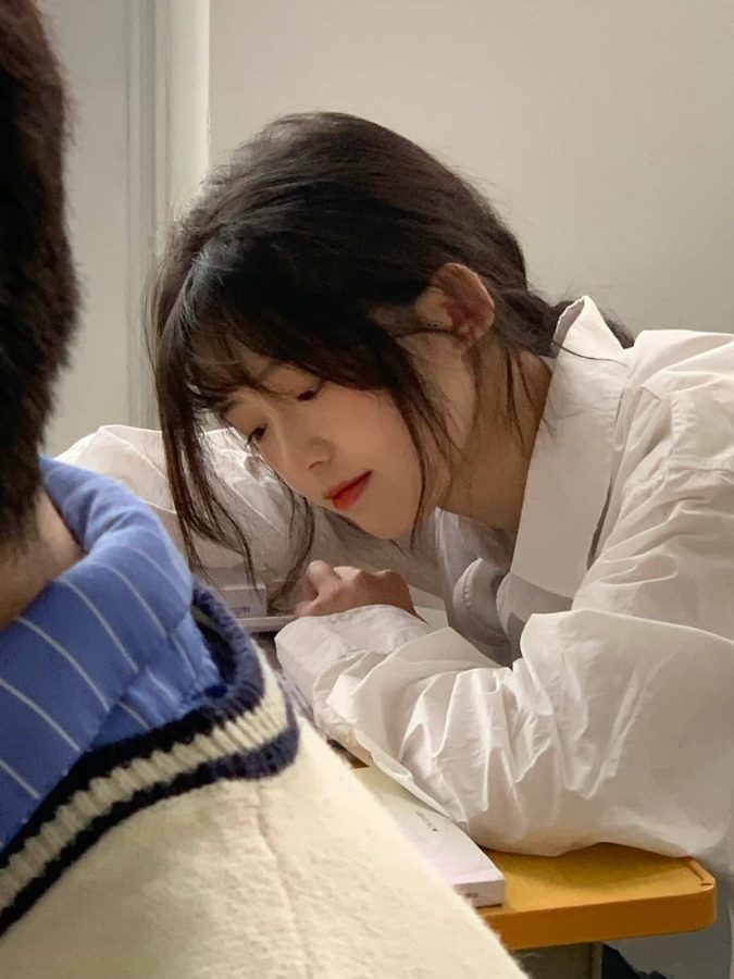 女生偷看男生校园暗恋真人微信头像_3