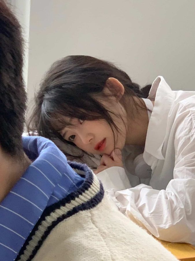 女生偷看男生校园暗恋真人微信头像_4